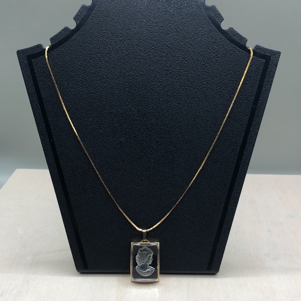 Vintage carved glass cameo Victorian lady pendant necklace.